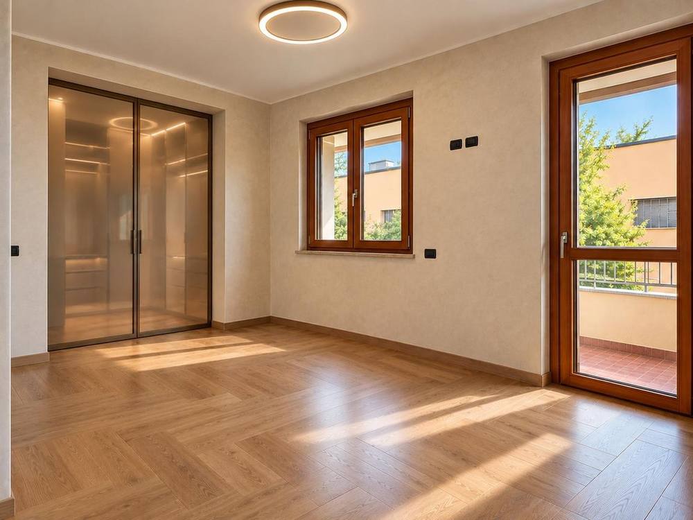 Zona giorno con accesso al balcone, appartamento di sei locali, Legnano (MI)